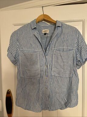 Universal Thread Blue and White Striped Button-Down Shirt